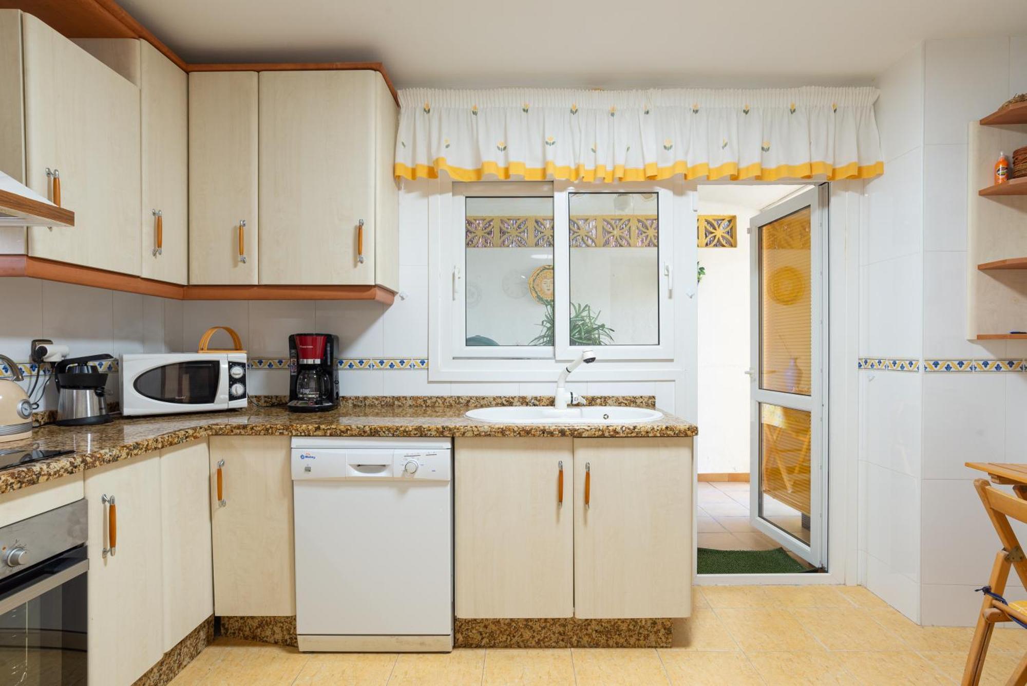 Villa Valentina - Renovated On Los Alamos Beach Torremolinos Bagian luar foto