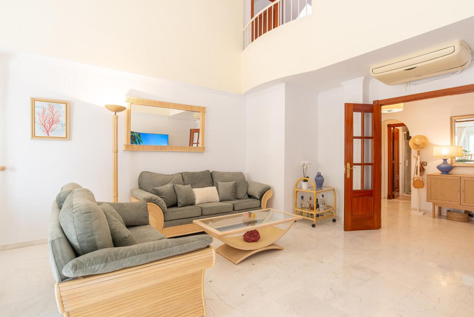 Villa Valentina - Renovated On Los Alamos Beach Torremolinos Bagian luar foto