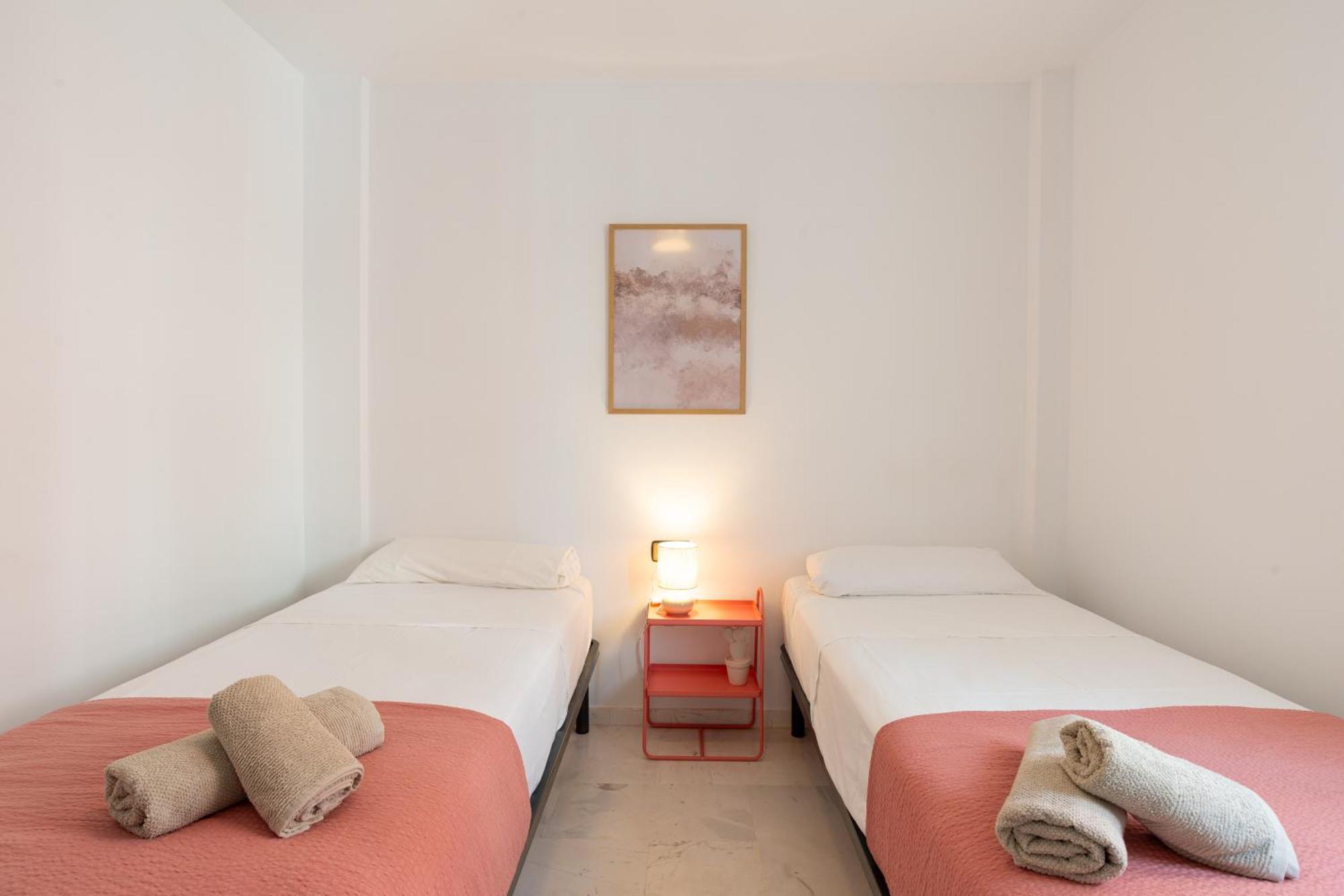 Villa Valentina - Renovated On Los Alamos Beach Torremolinos Bagian luar foto