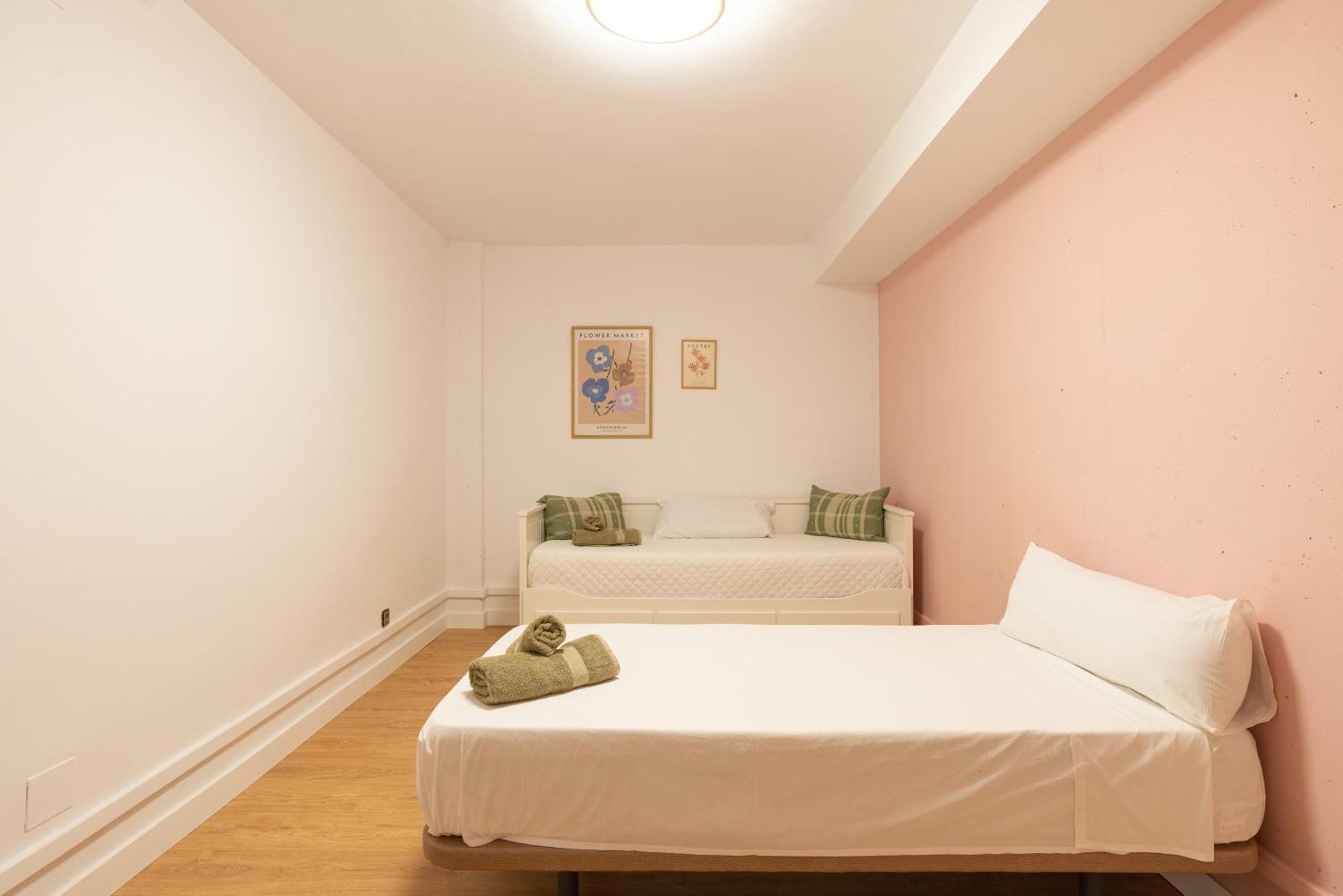 Villa Valentina - Renovated On Los Alamos Beach Torremolinos Bagian luar foto