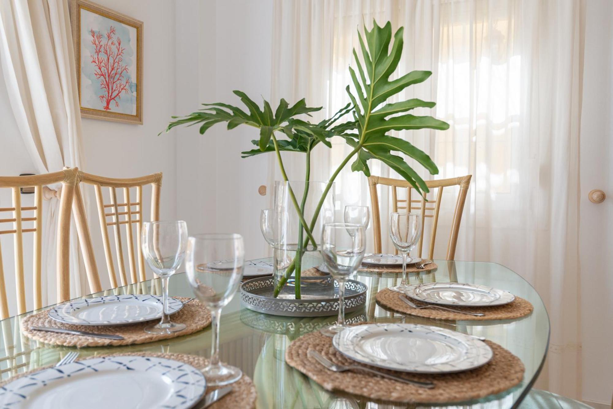 Villa Valentina - Renovated On Los Alamos Beach Torremolinos Bagian luar foto
